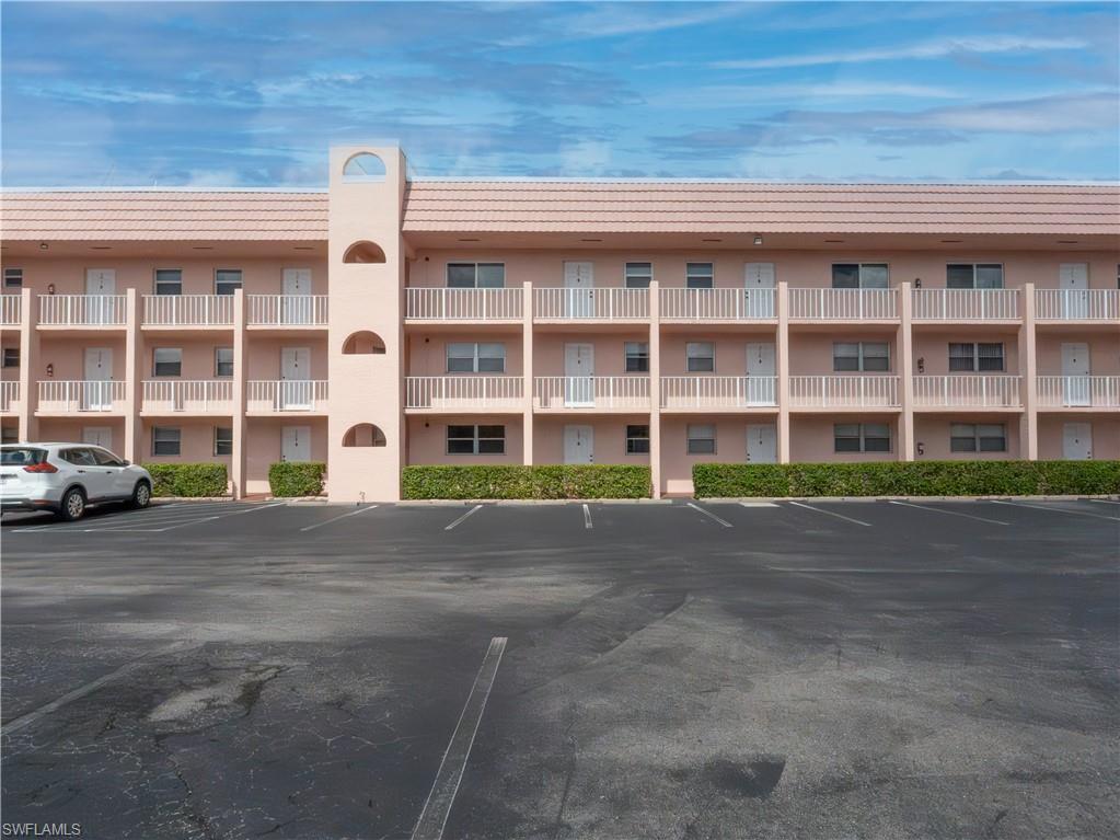 180 Turtle Lake CT # 209, NAPLES FL 34105