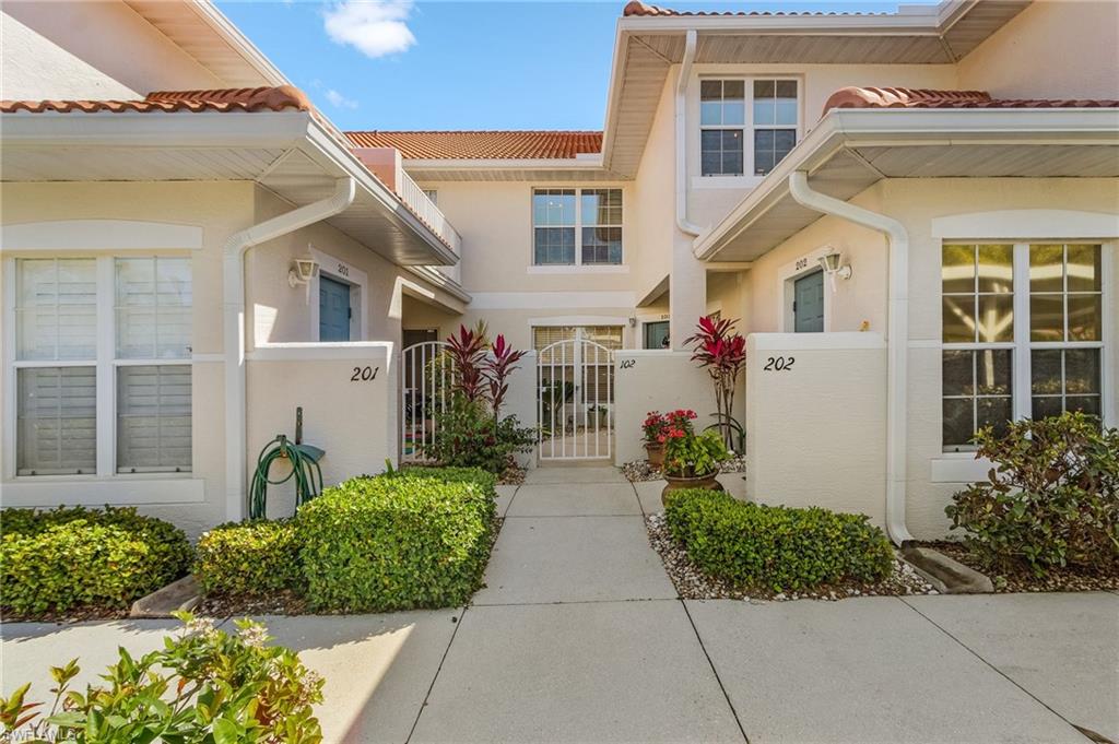 5010 Cedar Springs DR # 202, NAPLES FL 34110