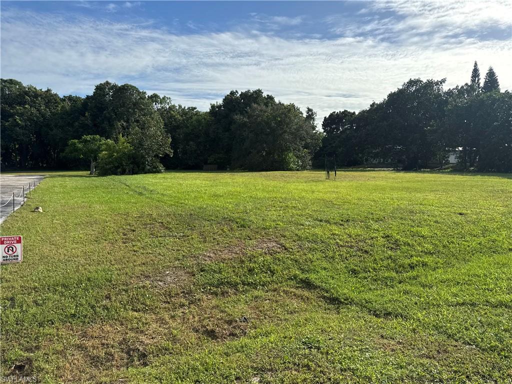 2660 Lakeview DR, NAPLES FL 34112