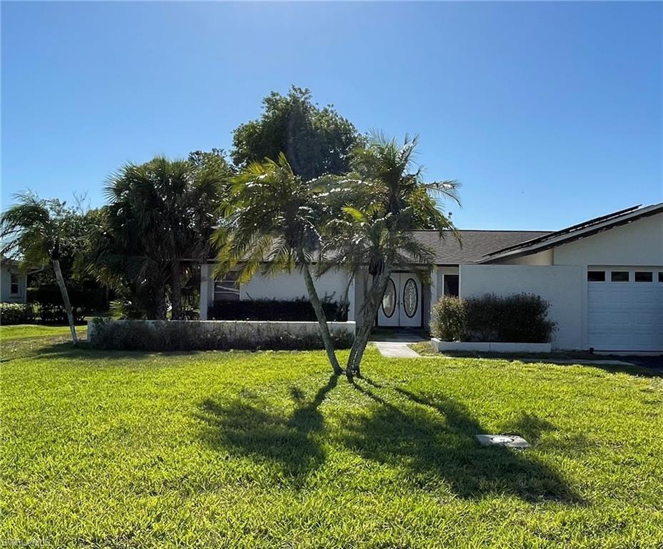 547 Eastwood DR, NAPLES FL 34110