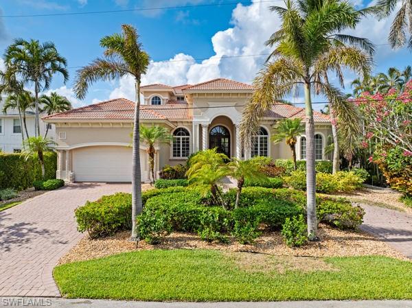 1400 Jewel Box AVE, NAPLES FL 34102