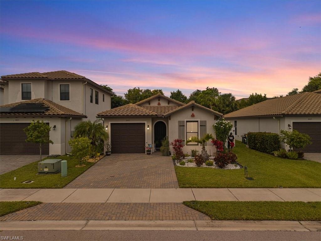 8805 Madrid CIR, NAPLES FL 34104