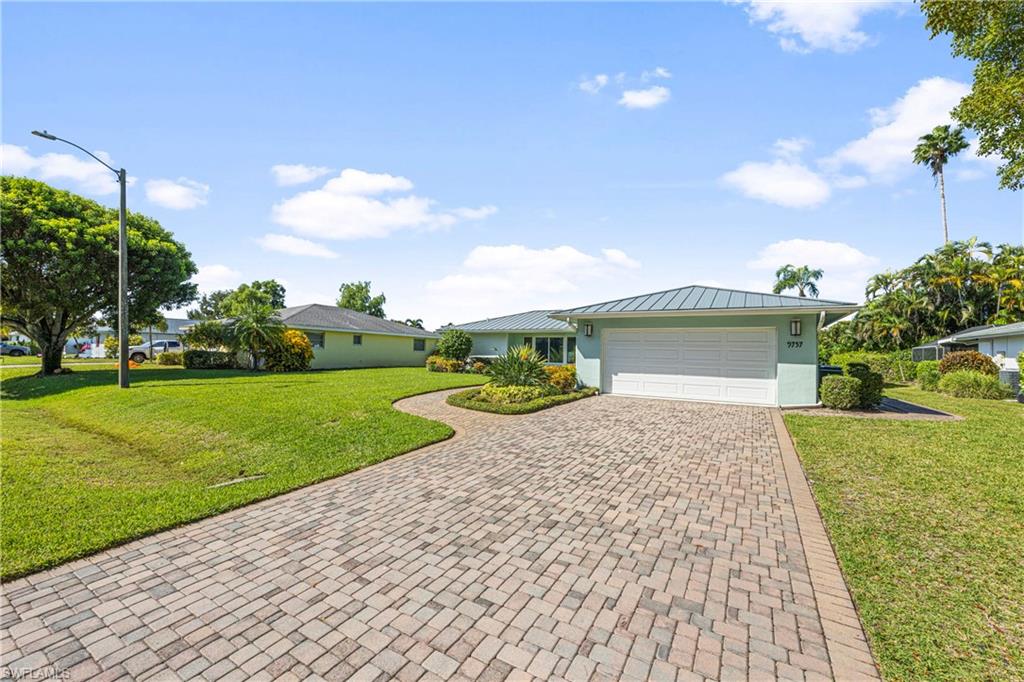 9757 Berkshire ST, NAPLES FL 34109