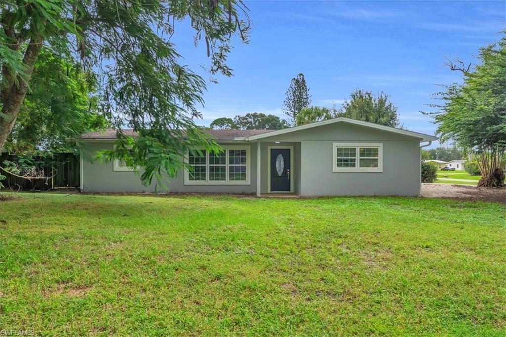 3897 Coconut CIR S, NAPLES FL 34104