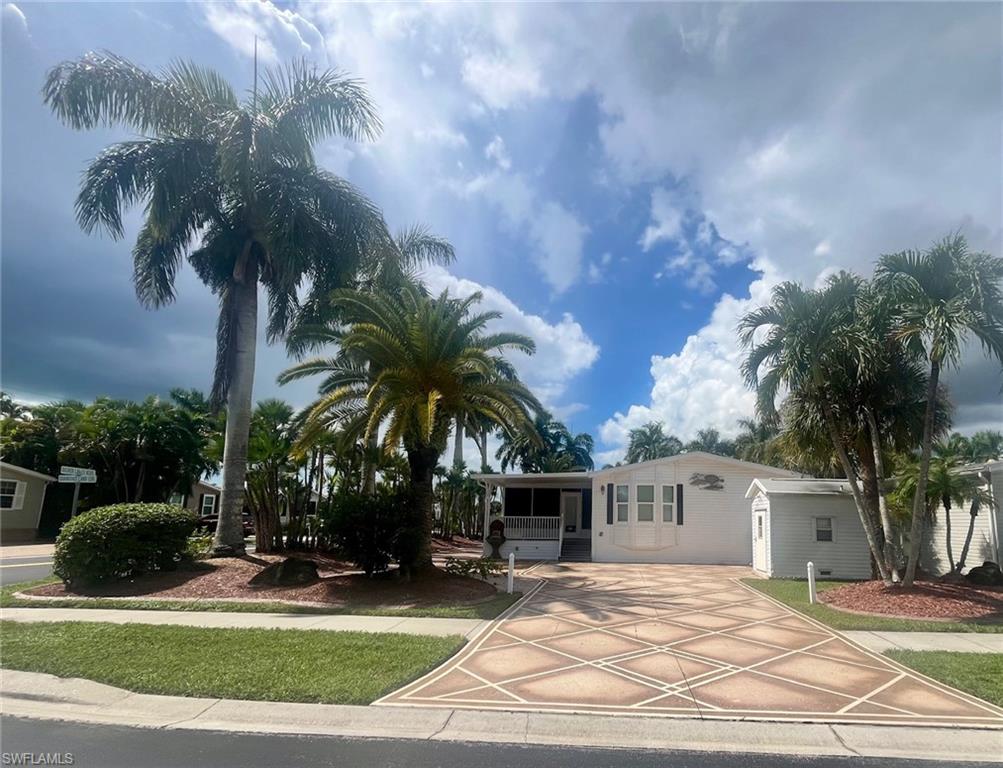 1352 Amethyst Lake LN, NAPLES FL 34114