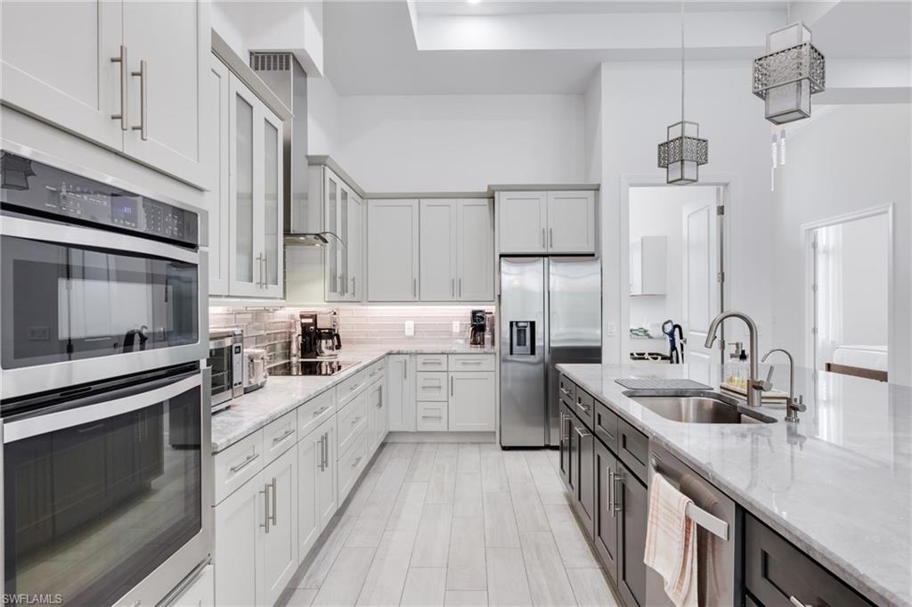 6423 Livingston Woods LN, NAPLES FL 34109