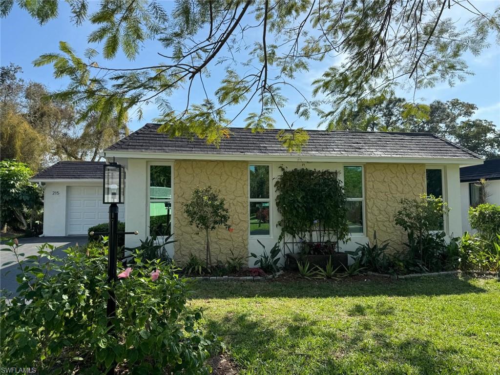 215 Lanchester CT # 44, NAPLES FL 34112