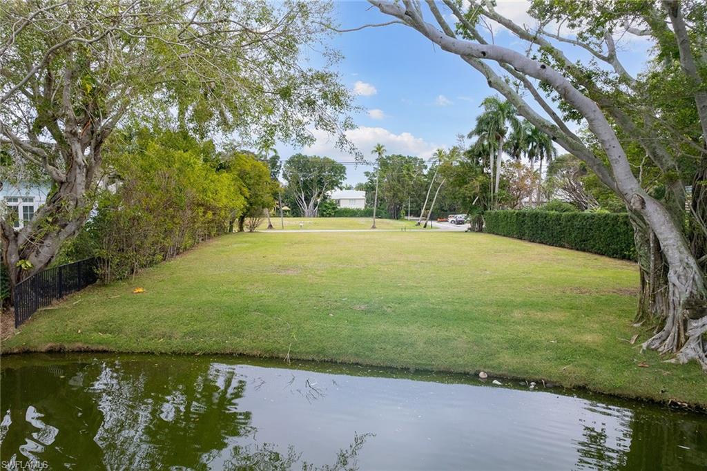 2550 Lantern LN, NAPLES FL 34102