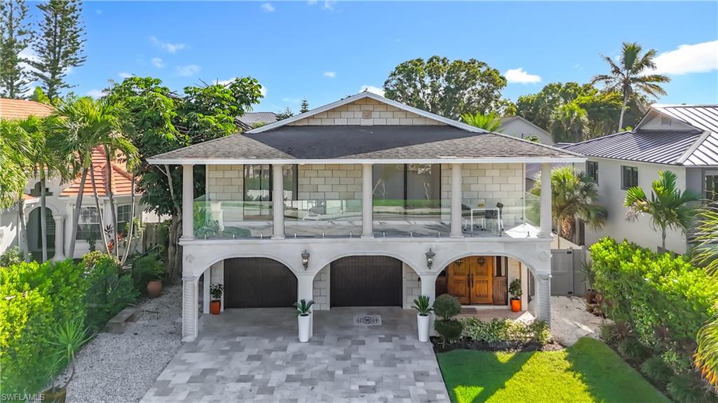 10242 Vanderbilt DR, NAPLES FL 34108