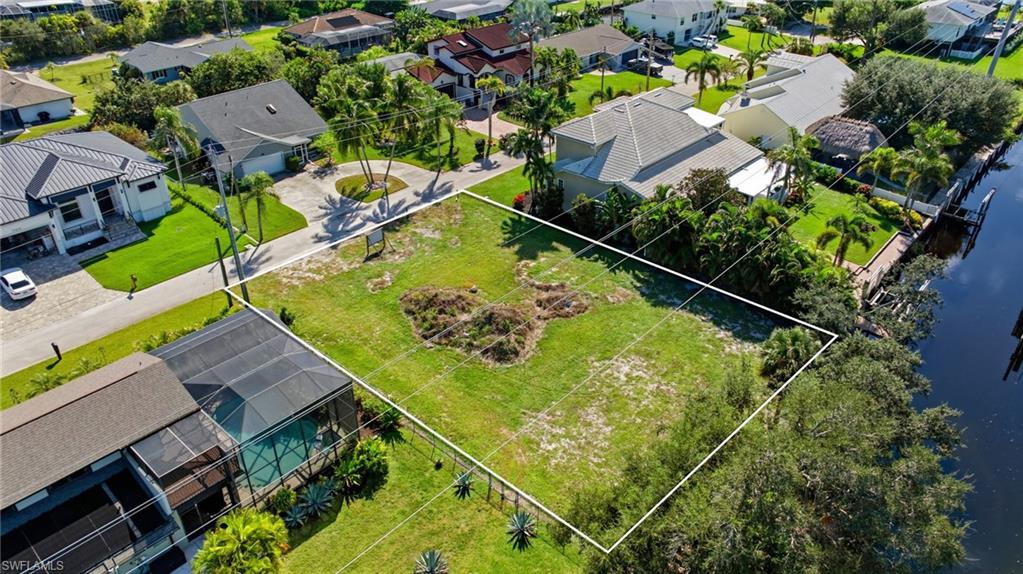 27090 Holly LN, BONITA SPRINGS FL 34135