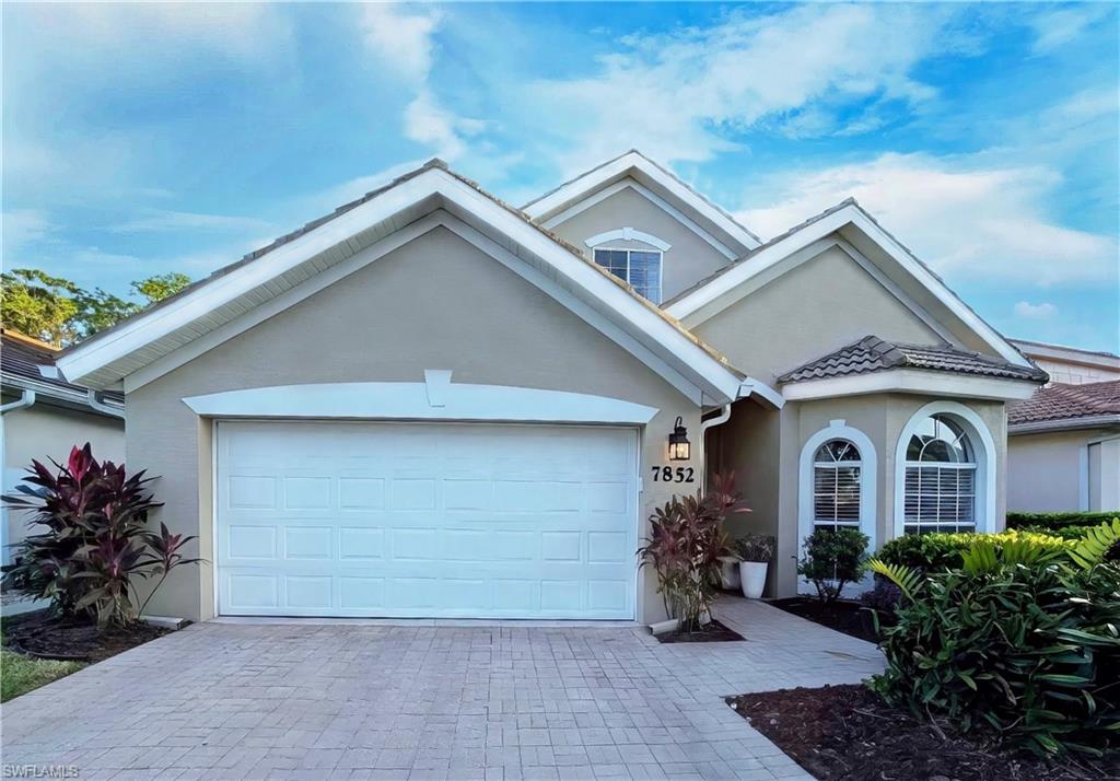 7852 Stratford DR, NAPLES FL 34104