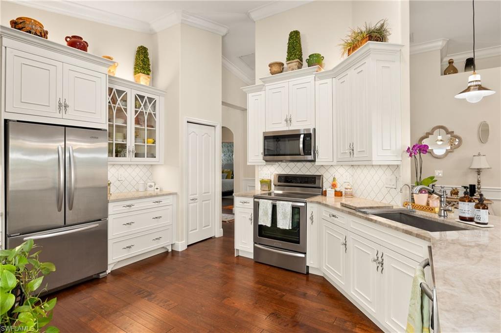 207 Glen Eagle CIR, NAPLES FL 34104