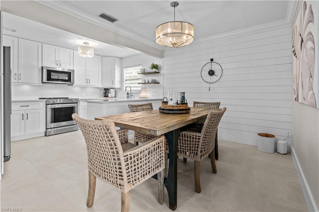 260 Lanchester CT # 36, NAPLES FL 34112