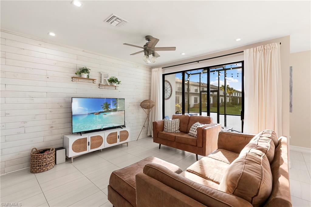 7421 Rockefeller DR, NAPLES FL 34119