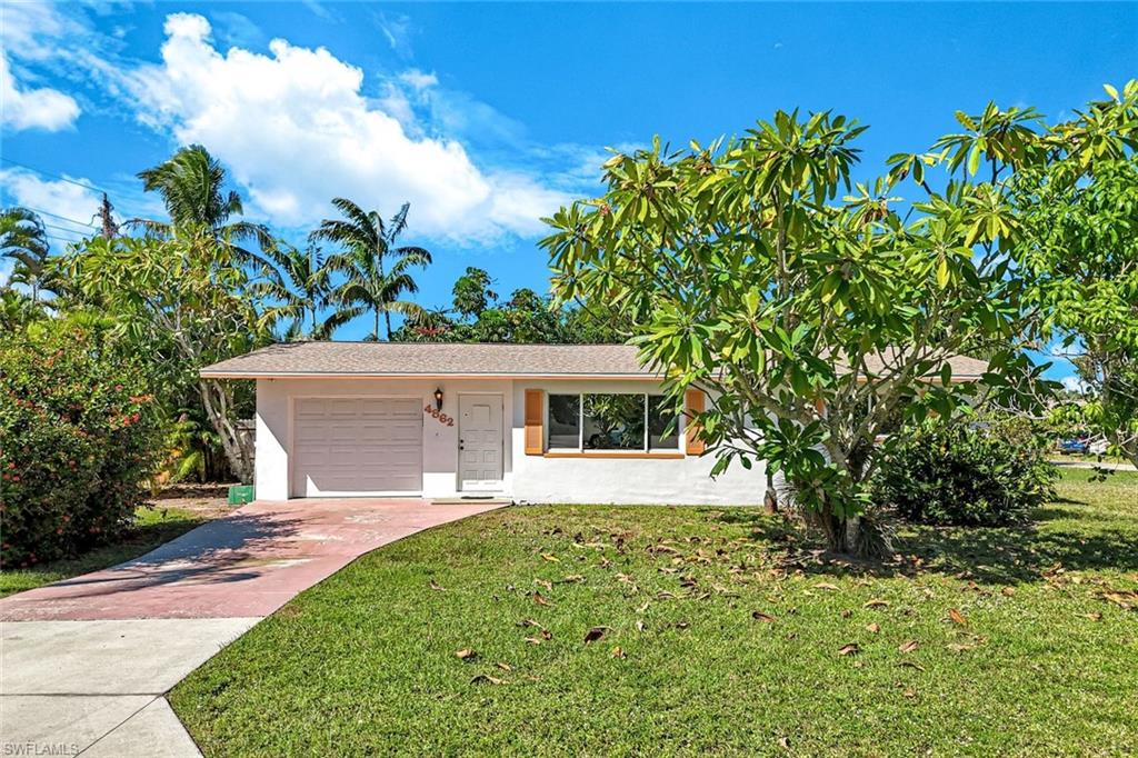 4862 Catalina DR, NAPLES FL 34112