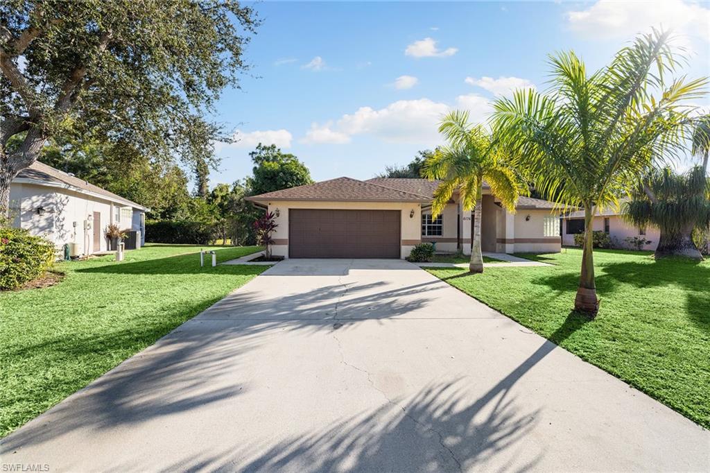 6176 Woodstone DR, NAPLES FL 34112