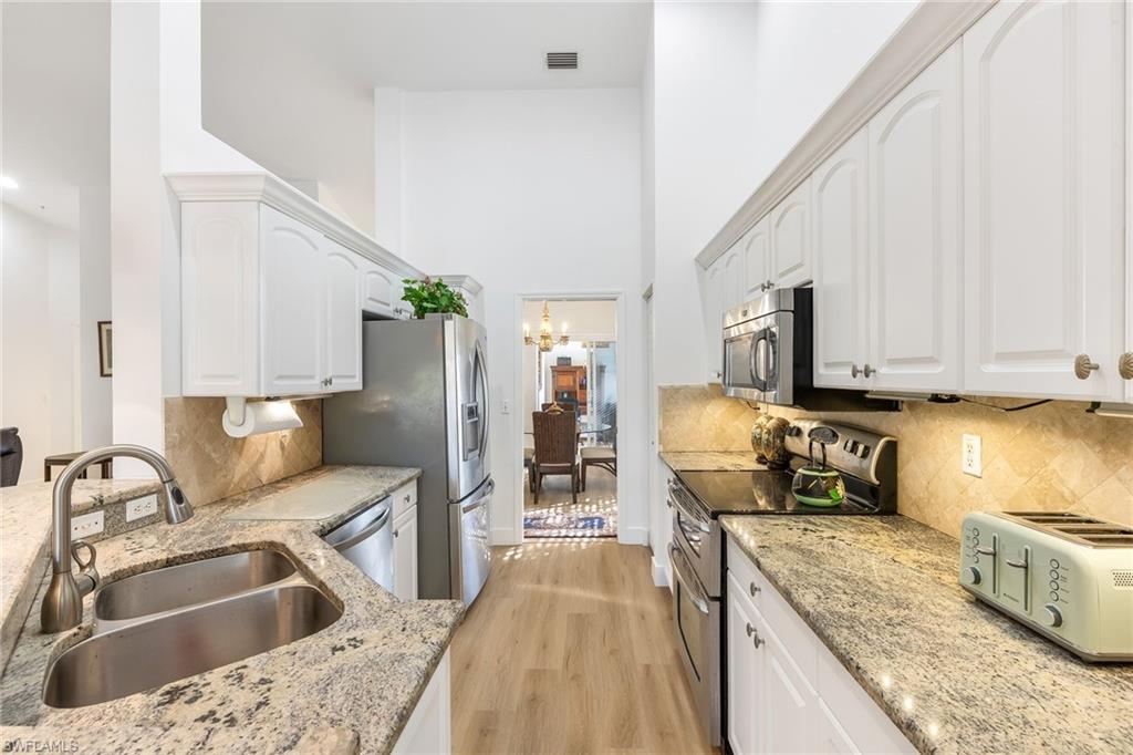 5115 Cedar Springs DR # 201, NAPLES FL 34110