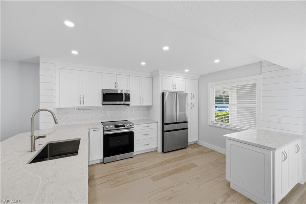 1330 Derbyshire CT # E101, NAPLES FL 34116