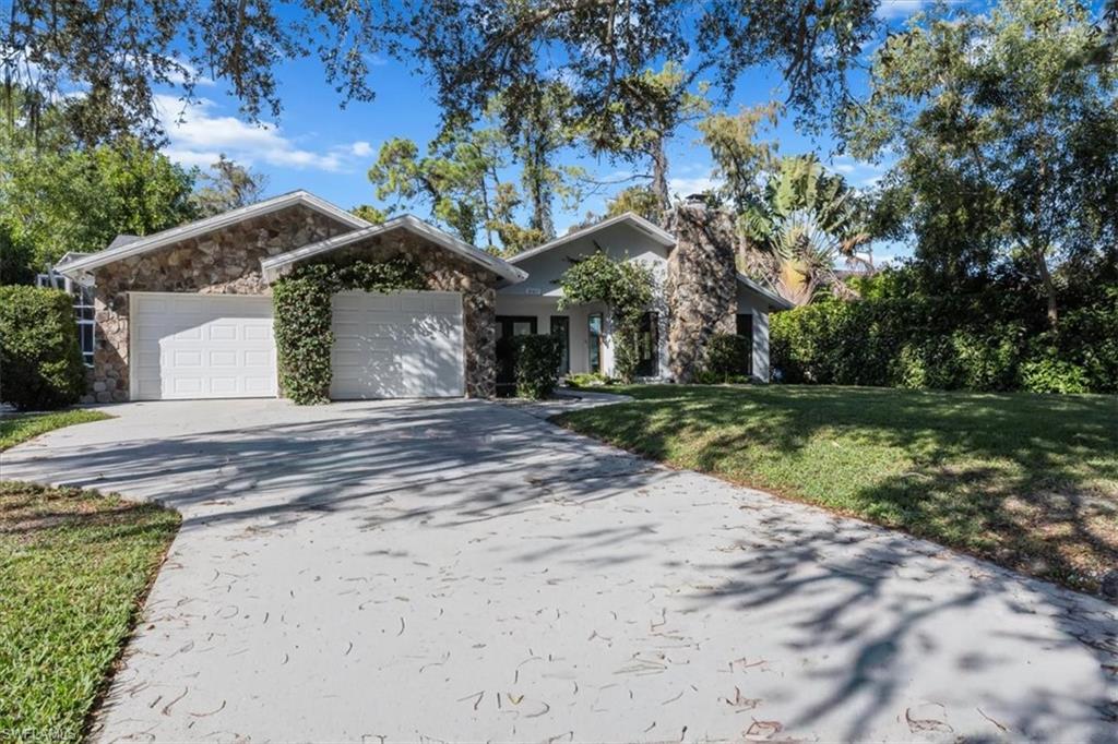 6161 Waxmyrtle WAY, NAPLES FL 34109