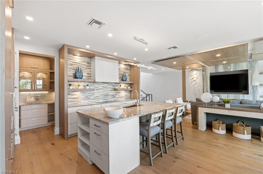 121 Barefoot CIR 16