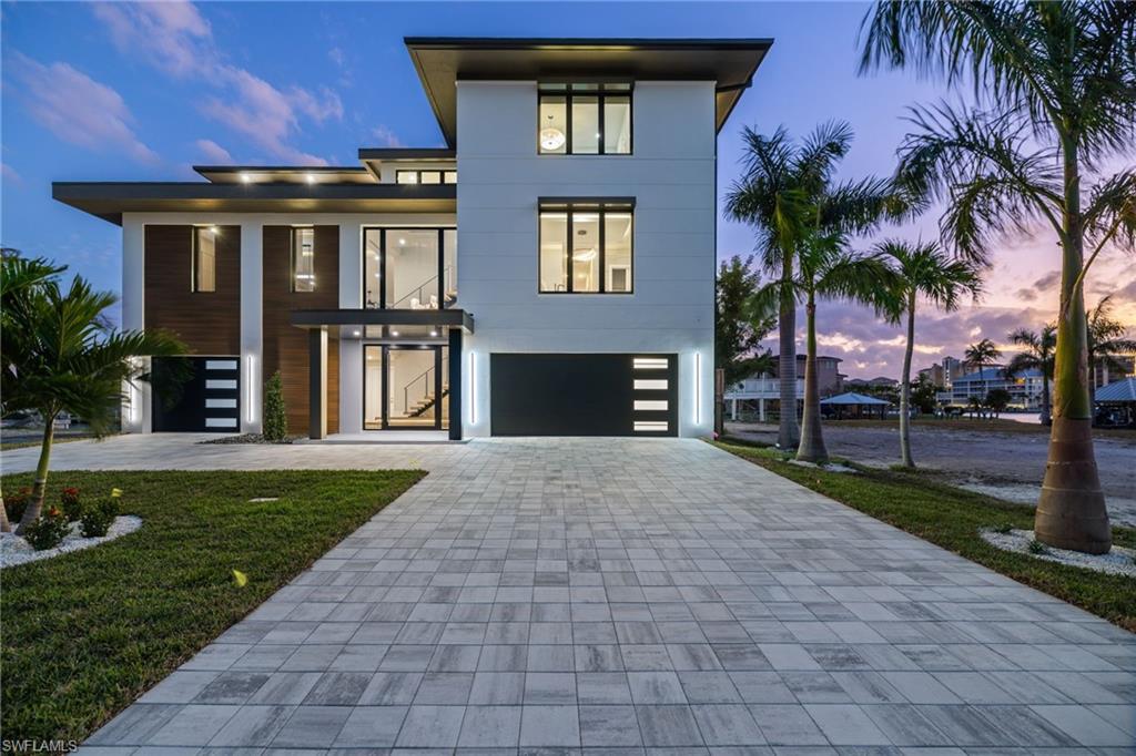 256 Trade Winds AVE, NAPLES FL 34108