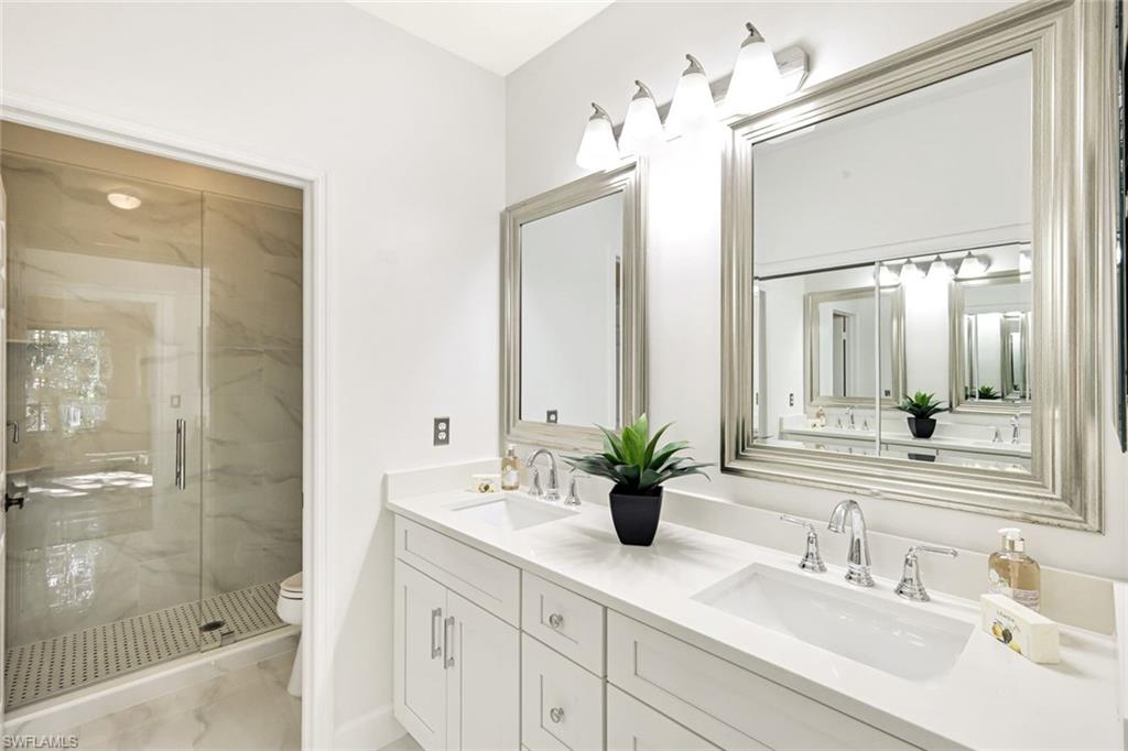 675 Wiggins Lake DR # 202, NAPLES FL 34110