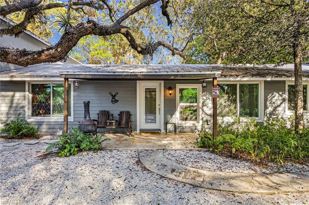 2563 Weeks AVE, NAPLES FL 34112