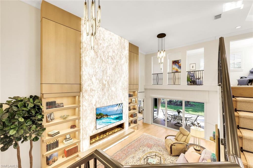 6777 Southern Oak CT, NAPLES FL 34109