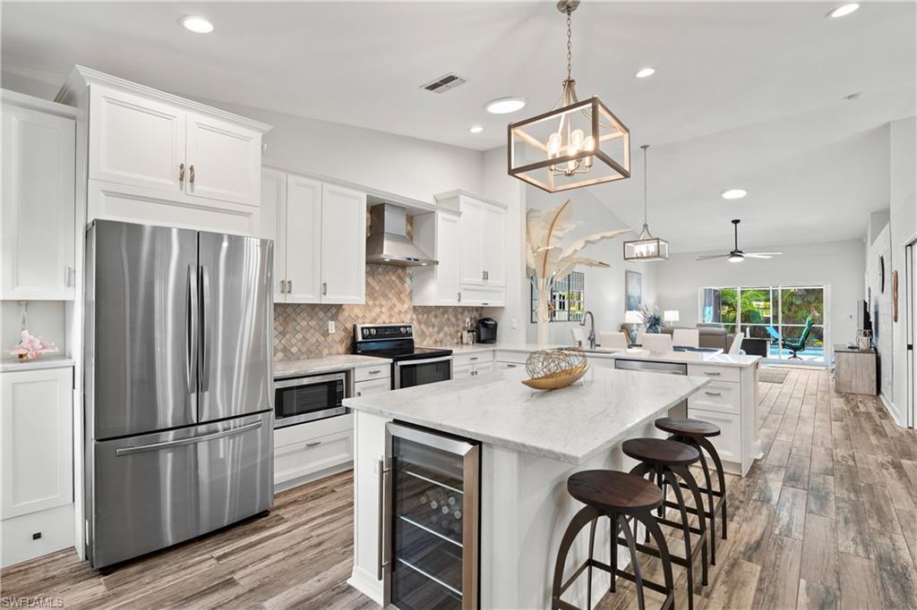 804 Wiggins Bay DR # 22R, NAPLES FL 34110