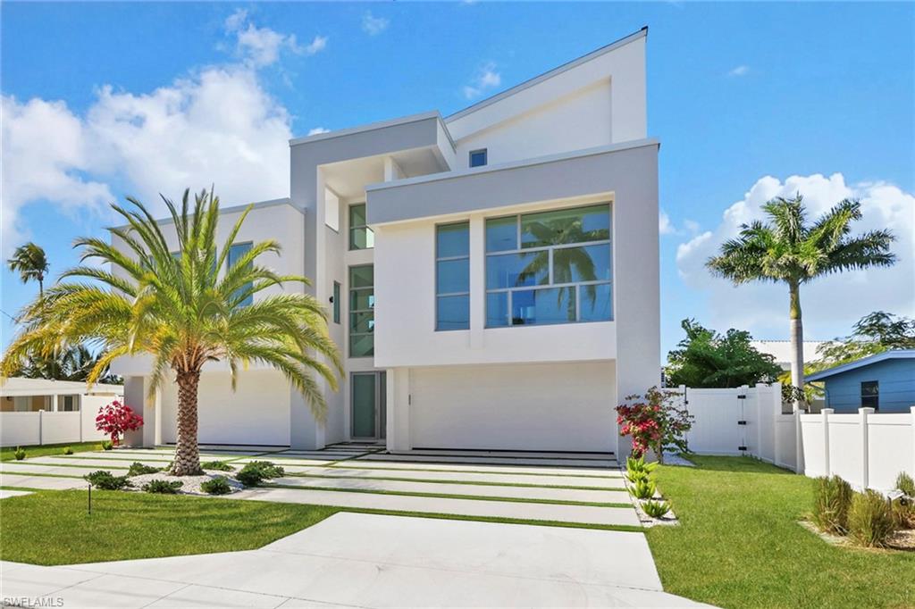 1798 Holiday LN, NAPLES FL 34104