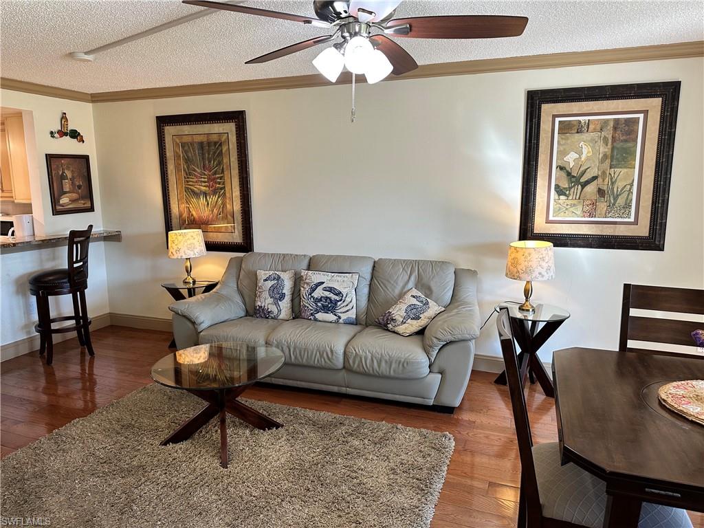 190 Turtle Lake CT # 202, NAPLES FL 34105