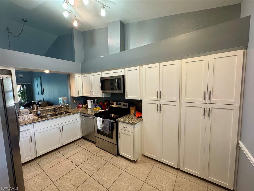 501 Lake Louise CIR # 203, NAPLES FL 34110