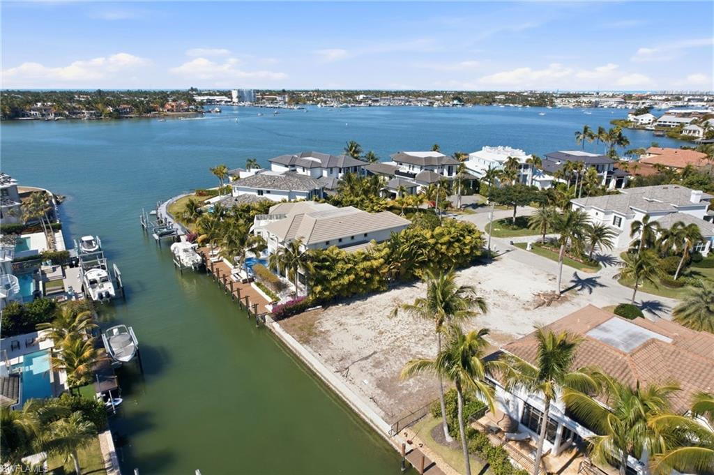 1670 Dolphin CT, NAPLES FL 34102