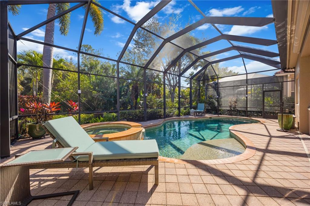 5596 Hammock Isles DR