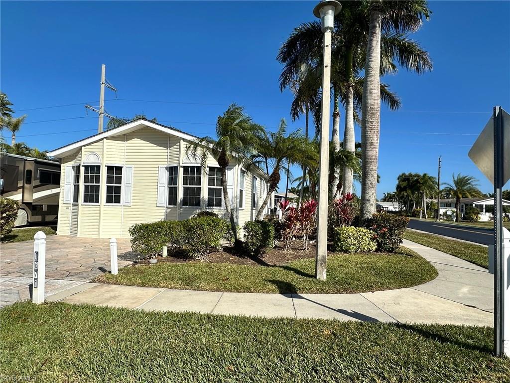 1671 Diamond Lake CIR