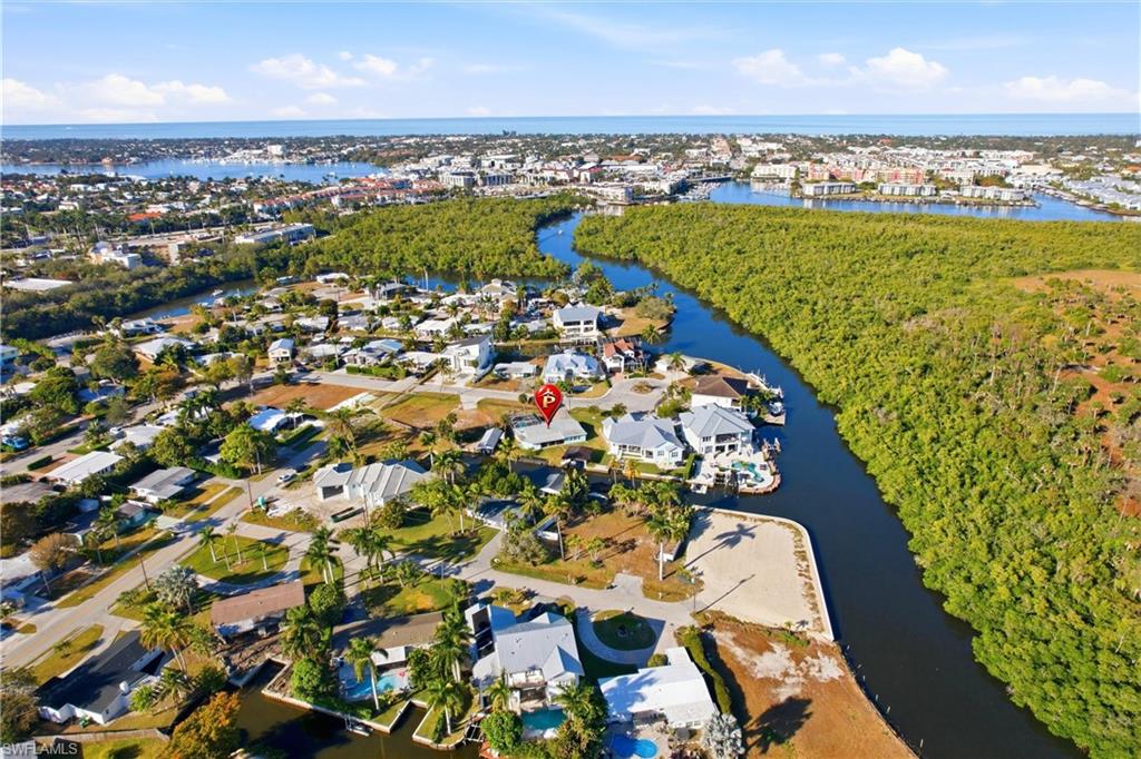 1159 Holiday LN E, NAPLES FL 34104