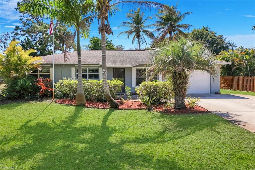 5290 Cypress LN, NAPLES FL 34113