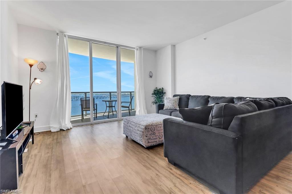 3000 Oasis Grand BLVD 2004