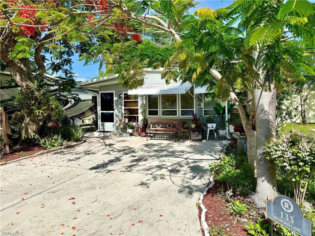 133 Redwood LN