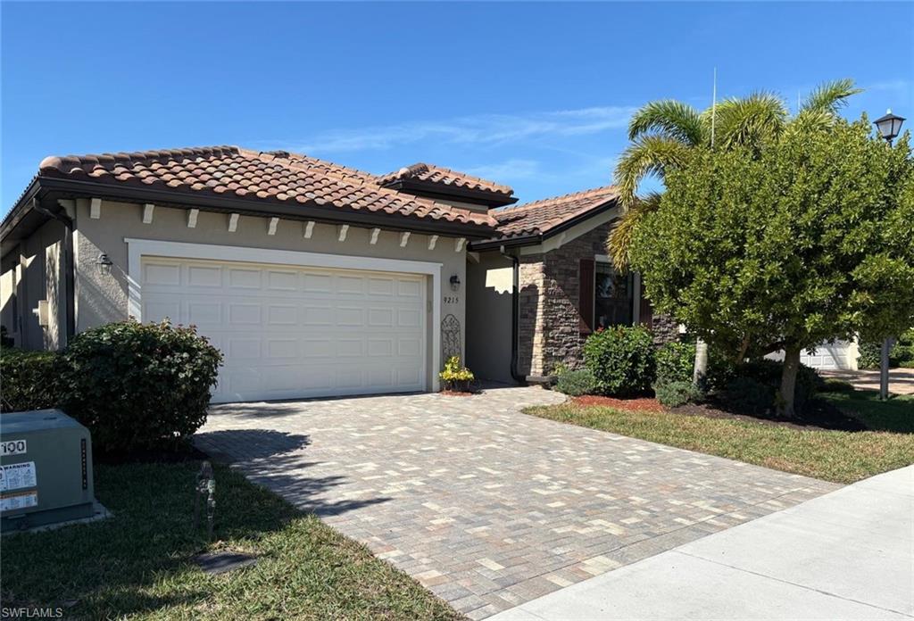 9215 Shadow Oak LN