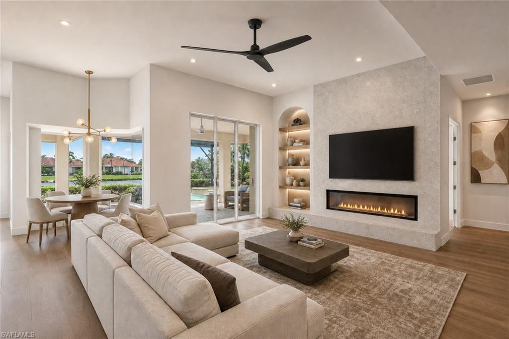 499 Terracina WAY