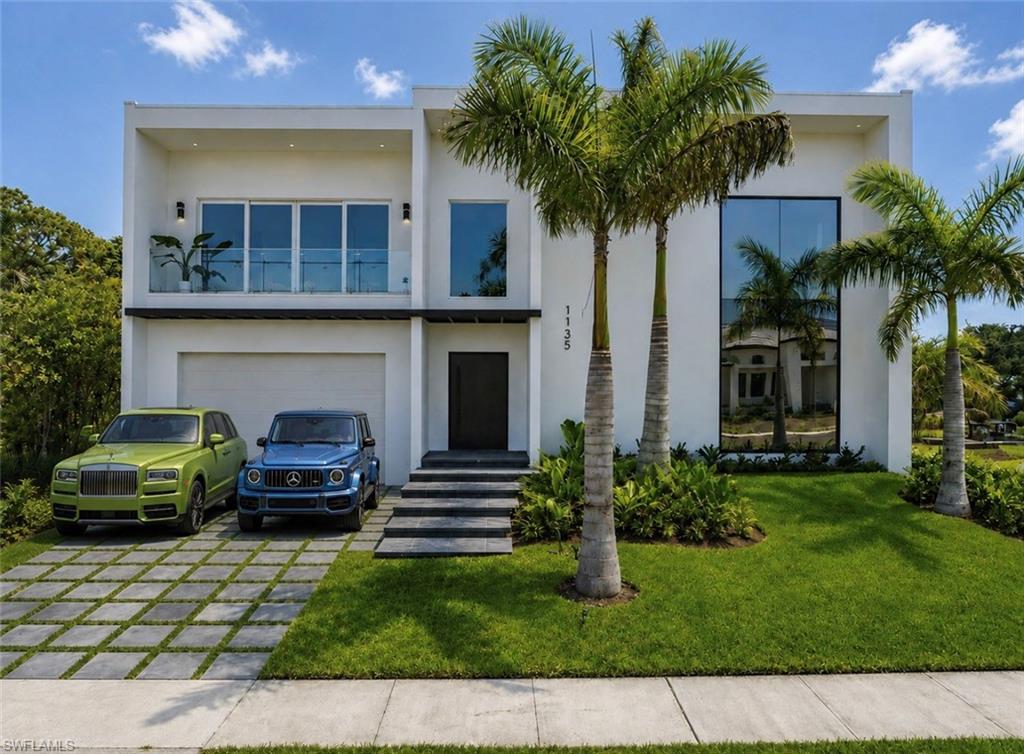 1135 Bluebird AVE