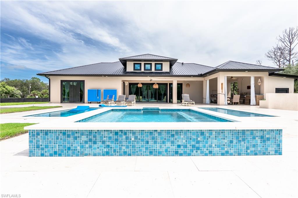300 Montura AVE