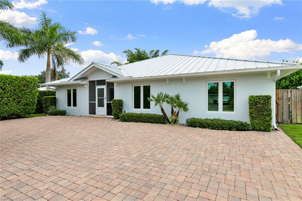 1128 Hilltop DR