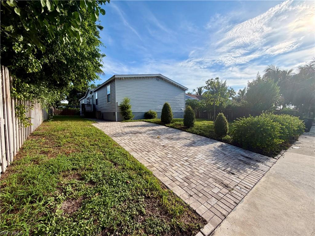 755 Ridgewood DR