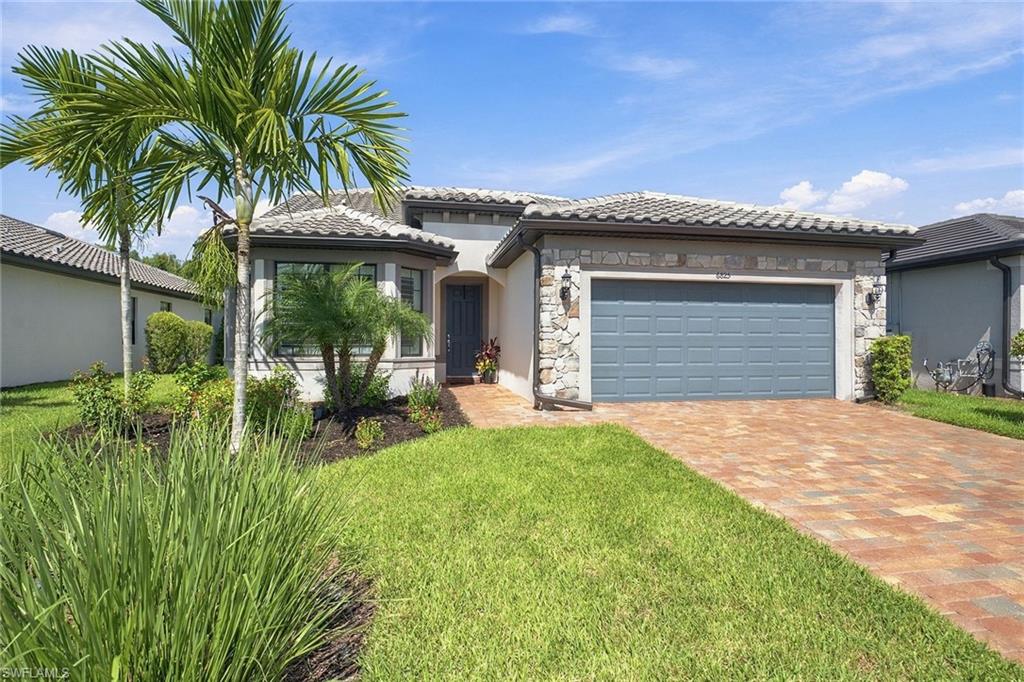 6825 Greenbriar CT